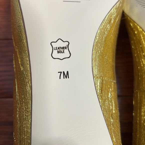 Talbots Gold Pumps with Kitten Heel and Bows - Picture 10 of 12